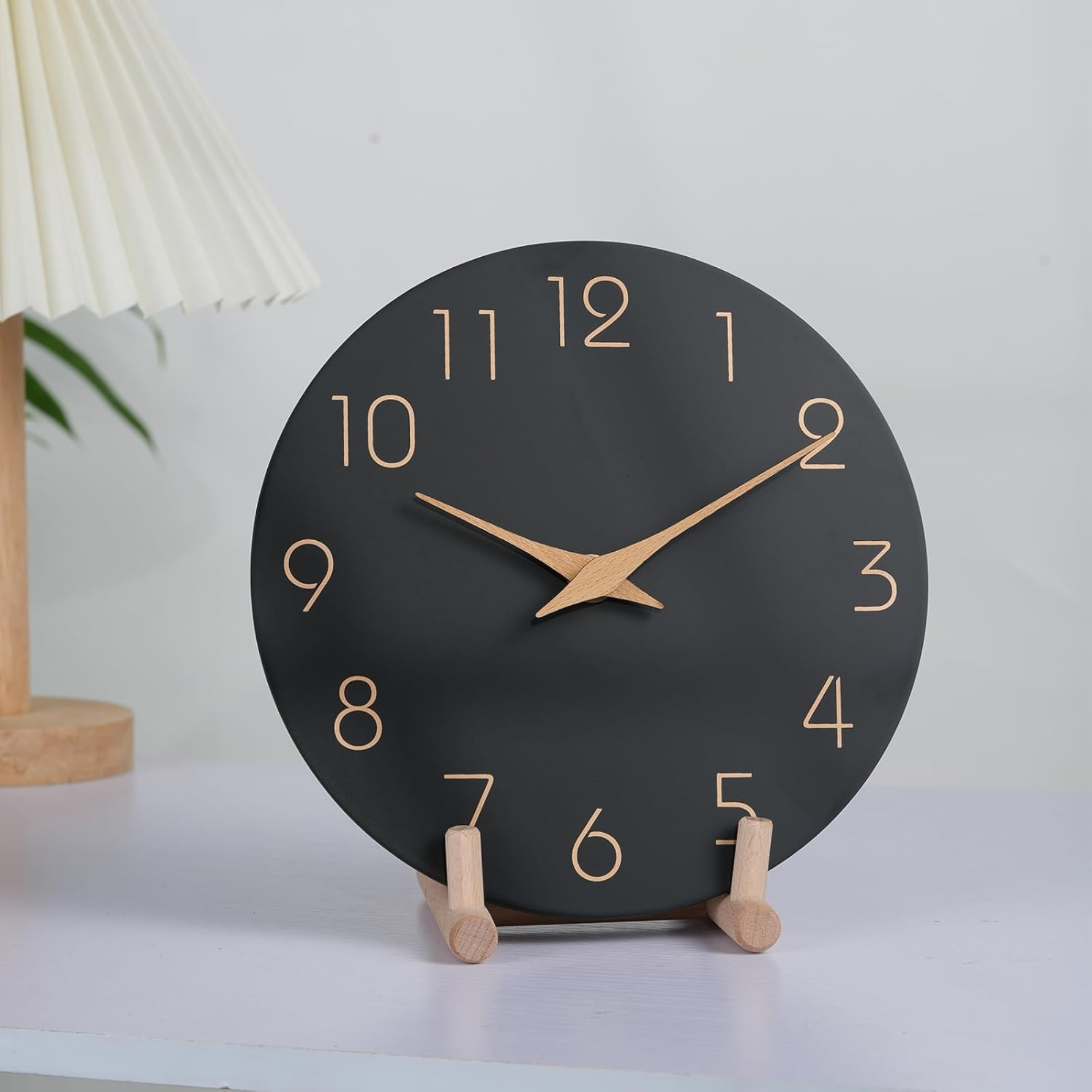 Wandklok 20cm Zwart met houten wijzers